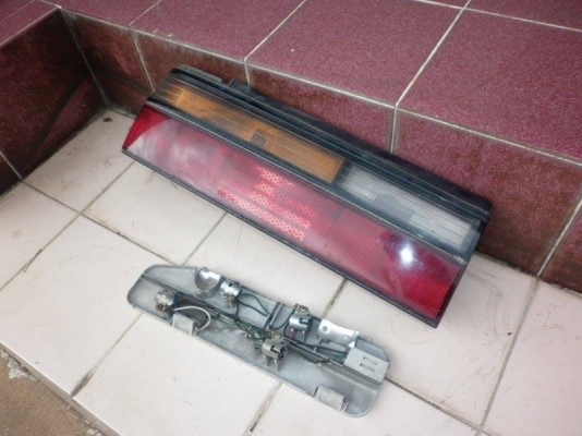 ขายไฟท้ายด้านซ้าย NISSAN U12