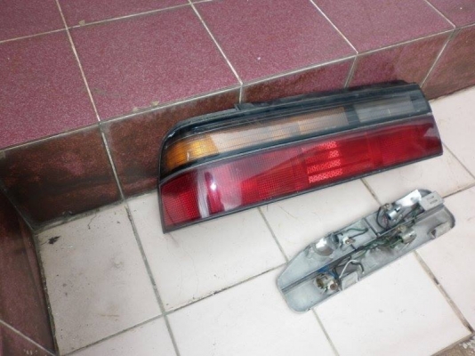 ขายไฟท้ายด้านซ้าย NISSAN U12