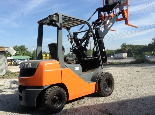 ขายรถยก -ตัก-เทได้ TOYOTA 8FD25 รุ่นใหม่ล่าสุด ชั่วโมงการทำงานน้อยมาก รถเก่าจากญี่ปุ่น