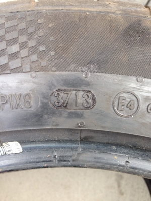 ยาง Continental 225 - 55 - 17 ปี 13 ครบชุด 4 เส้น 5500 ยางสวยตุ่มหน้ายางยังอยู่สวยๆไม่มีปะ ไม่บวมดอกเต็มๆยางเหลือเยอะวิ่งใด้อีกนานค่ะ