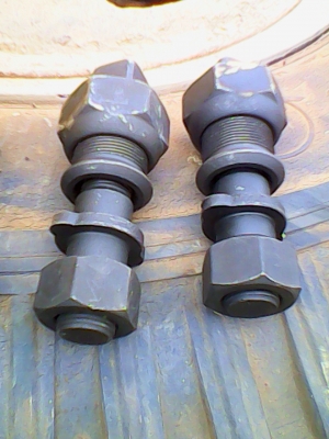 ขายน๊อตล้อ HINO   ISUZU  NISSAN   ราคา 80  บาทโทร 0906208746