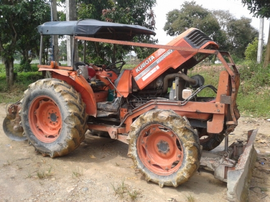 รถไถ่นาคูโบต้า   M  5000 รุ่นยอดนิยม  พร้อมใช้งาน