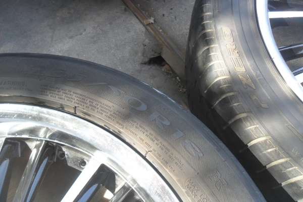 ล้อแม็ก18นิ้ว5รู114 พร้อมยาง สวยๆ 4 ล้อ ราคา 7900 บาท