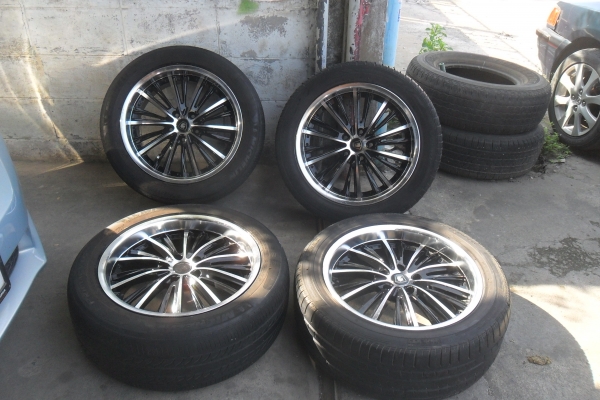 ล้อแม็ก18นิ้ว5รู114 พร้อมยาง สวยๆ 4 ล้อ ราคา 7900 บาท