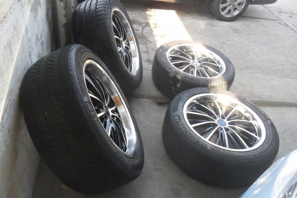ล้อแม็ก18นิ้ว5รู114 พร้อมยาง สวยๆ 4 ล้อ ราคา 7900 บาท