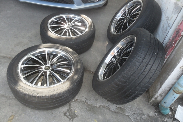 ล้อแม็ก18นิ้ว5รู114 พร้อมยาง สวยๆ 4 ล้อ ราคา 7900 บาท
