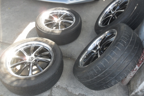 ล้อแม็ก17นิ้ว5รู114 พร้อมยาง สวยๆ 4 ล้อ ราคา 6900 บาท