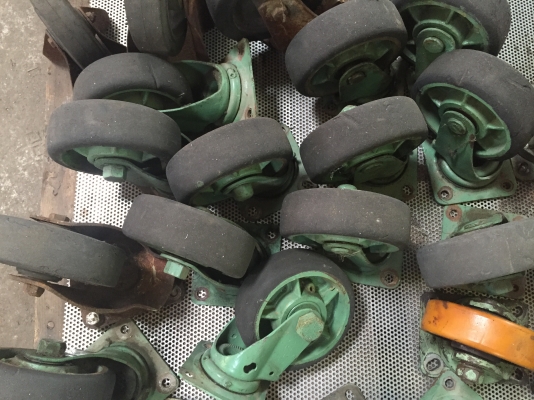 ขายล้อรถเข็น 6นิ้ว สภาพดี ลูกปืนยังดีอยู่ครับ มีหลายตัว