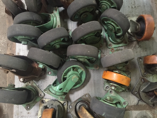 ขายล้อรถเข็น 6นิ้ว สภาพดี ลูกปืนยังดีอยู่ครับ มีหลายตัว