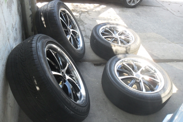 ล้อแม็ก17นิ้ว5รู114 พร้อมยาง สวยๆ 4 ล้อ ราคา 6900 บาท