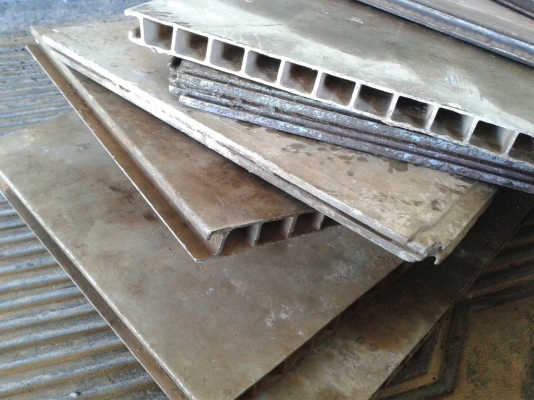 ขายแผ่นเหล็กอลูมิเนียมรองขาเครน ขนาด 60/70 มี 4 แผ่น ขนาด 60/60 มี 4 แผ่น รวม 8 แผ่น ราคา 30000