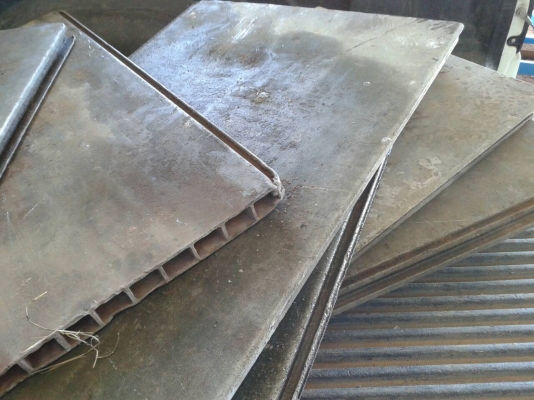 ขายแผ่นเหล็กอลูมิเนียมรองขาเครน ขนาด 60/70 มี 4 แผ่น ขนาด 60/60 มี 4 แผ่น รวม 8 แผ่น ราคา 30000