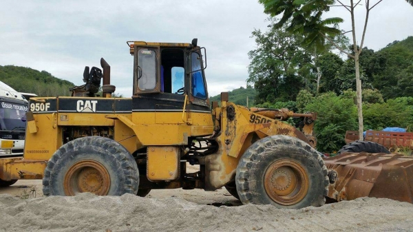 ขายรถตักล้อยาง CAT 950 F มาร์คทู เอกสารเล่มทะเบียน ราคา 1500000