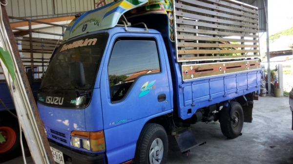 สี่ล้อกลาง อีซูซุ NKR 88ปี39 ห้างแท้ ช่วงยาว3.20ม สภาพดีสวยๆพร้อมใช้ ทะเบียนพร้อมโอน