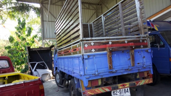 สี่ล้อกลาง อีซูซุ NKR 88ปี39 ห้างแท้ ช่วงยาว3.20ม สภาพดีสวยๆพร้อมใช้ ทะเบียนพร้อมโอน