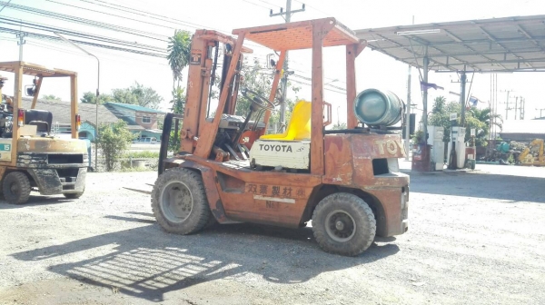 Sell> TOYOTA 4 FG GL20 ล้อหน้าคู่ เบนซิน ติดแก๊ส ยก 2 ตัน.สูง 3 เมตร.