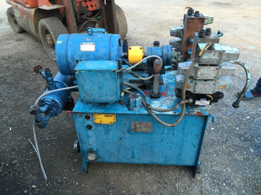 Sale>> ปั้มน้ำมันไฮดรอลิค DAIKIN JAPAN มอเตอร์ Mitsu 7.5 HP. มาพร้อม โซลินอยวาวล์ มี 5 ตัว สภาพสวย สดใหม่ครับ