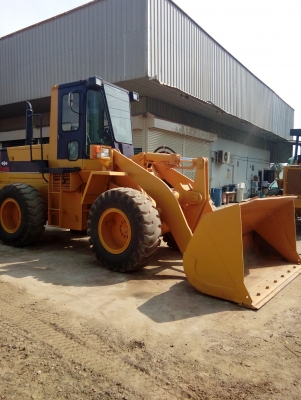 ขายรถตักWa-KOMATSU -200 รถสวยเอกสารพร้อมทำงานได้ทดลองไดที่ลาดบัวหลวงสนใจติดได้0818021463- 06165825036