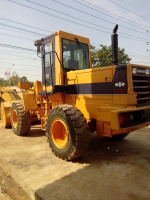ขายรถตักWa-KOMATSU -200 รถสวยเอกสารพร้อมทำงานได้ทดลองไดที่ลาดบัวหลวงสนใจติดได้0818021463- 06165825036