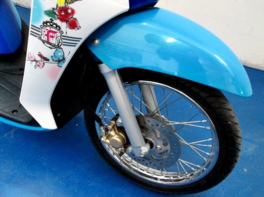 Fino i ลายแฟร์ชั่น สีน้ำเงินขาว รถเดือน กรกฏาคม.ปี58 ไมล์ 3 พันโล สภาพสวยเลย แถม 5 รายการ