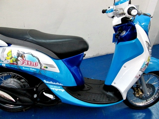 Fino i ลายแฟร์ชั่น สีน้ำเงินขาว รถเดือน กรกฏาคม.ปี58 ไมล์ 3 พันโล สภาพสวยเลย แถม 5 รายการ