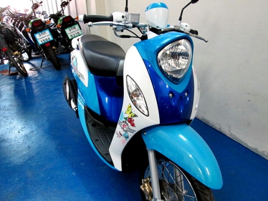 Fino i ลายแฟร์ชั่น สีน้ำเงินขาว รถเดือน กรกฏาคม.ปี58 ไมล์ 3 พันโล สภาพสวยเลย แถม 5 รายการ