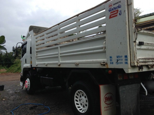 รถอีซูซุ 6 ล้อดั้ม FTR  240 แรงม้า. ปี 57.  ( ** รถใช้งานน้อย. )   สนใจติดต่อ  081 - 6079515