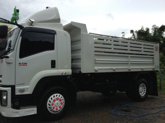 รถอีซูซุ 6 ล้อดั้ม FTR  240 แรงม้า. ปี 57.  ( ** รถใช้งานน้อย. )   สนใจติดต่อ  081 - 6079515