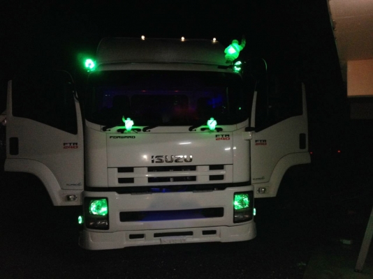 รถอีซูซุ 6 ล้อดั้ม FTR  240 แรงม้า. ปี 57.  ( ** รถใช้งานน้อย. )   สนใจติดต่อ  081 - 6079515