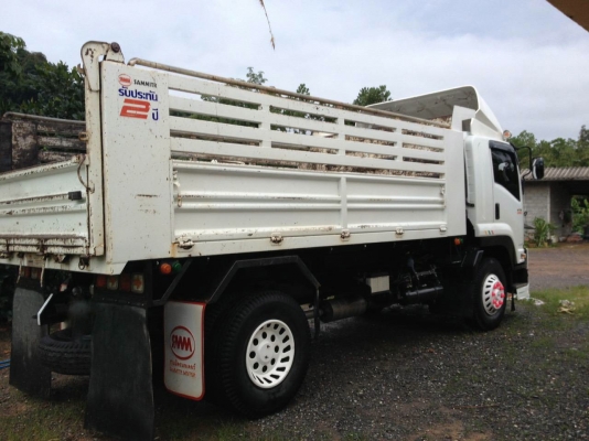 รถอีซูซุ 6 ล้อดั้ม FTR  240 แรงม้า. ปี 57.  ( ** รถใช้งานน้อย. )   สนใจติดต่อ  081 - 6079515