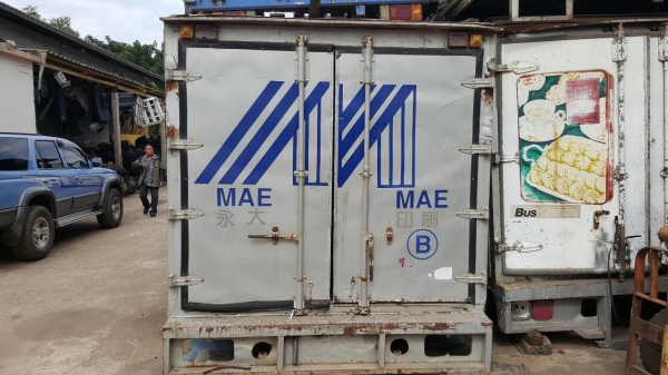 ขายตู้แห้ง 3 บาน ยาว 5 เมตร ราคาคุยกันได้ครับ