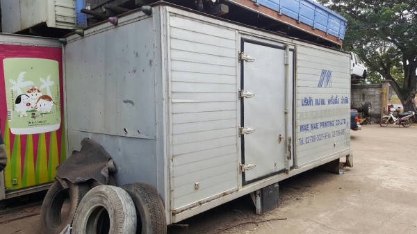 ขายตู้แห้ง 3 บาน ยาว 5 เมตร ราคาคุยกันได้ครับ