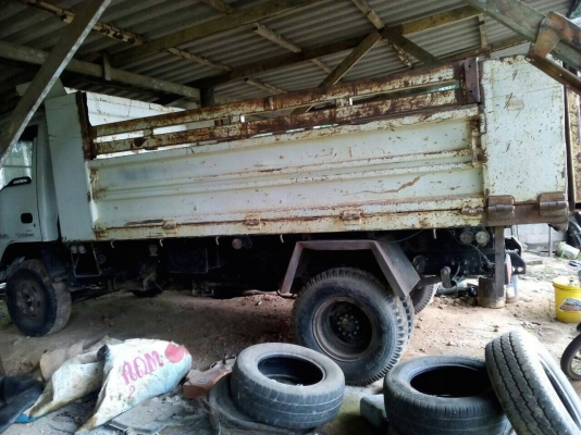 รถอีซูซุ 6 ล้อดั้ม NQR 150 แรงม้า. ปี 50.   สนใจติดต่อ  081 - 6079515