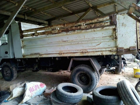 รถอีซูซุ 6 ล้อดั้ม NQR 150 แรงม้า. ปี 50.   สนใจติดต่อ  081 - 6079515