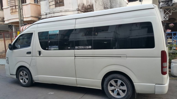 ขายรถตู้ Toyota commuter vvti 2.7 ปี 2009 NGV