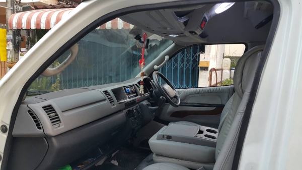 ขายรถตู้ Toyota commuter vvti 2.7 ปี 2009 NGV