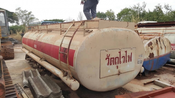 ขายถังน้ำมัน 9,000 และ 7,000 ลิตร มีให้เลือก 3 ใบ