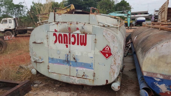 ขายถังน้ำมัน 9,000 และ 7,000 ลิตร มีให้เลือก 3 ใบ