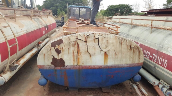 ขายถังน้ำมัน 9,000 และ 7,000 ลิตร มีให้เลือก 3 ใบ