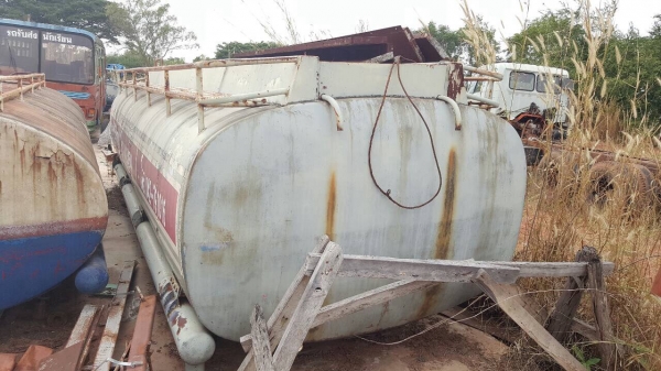 ขายถังน้ำมัน 9,000 และ 7,000 ลิตร มีให้เลือก 3 ใบ