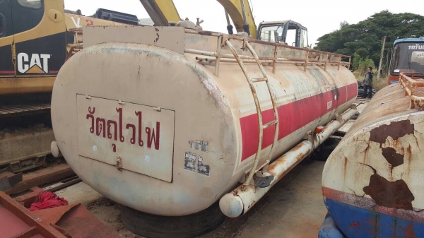 ขายถังน้ำมัน 9,000 และ 7,000 ลิตร มีให้เลือก 3 ใบ