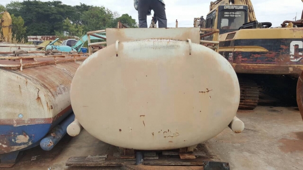 ขายถังน้ำมัน 9,000 และ 7,000 ลิตร มีให้เลือก 3 ใบ