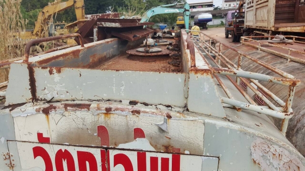 ขายถังน้ำมัน 9,000 และ 7,000 ลิตร มีให้เลือก 3 ใบ