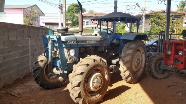 ขายรถไถ 2 เพลา FORD 7610 คานหน้า CARRARO เครื่องเสื้อลายเทอร์โบ ไม่มีทะเบียน อุปกรณ์มีผานดันหน้า และผาน 3