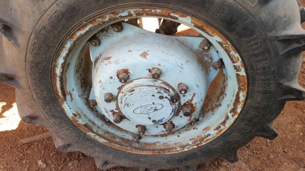 ขายรถไถ 2 เพลา FORD 7610 คานหน้า CARRARO เครื่องเสื้อลายเทอร์โบ ไม่มีทะเบียน อุปกรณ์มีผานดันหน้า และผาน 3 ขายรถไถ 2 เพลา FORD 7610 คานหน้า CARRARO เครื่องเสื้อลายเทอร์โบ ไม่มีทะเบียน อุปกรณ์มีผานดันหน้า และผาน 3