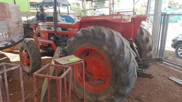 ขายรถไถ 2 เพลา KUBOTA M8030 เอกสารสัญญาซื้อขาย อุปกรณ์มีผานดันหน้า กับผาน 7
