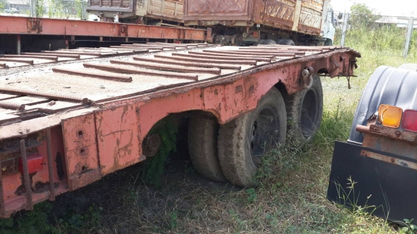 ขายหางโลเบตสามเพลา 2 หาง ราคา 150000 เป็นหางเก่านอก ราคา 190000 เป็นหางของอิตาเลี่ยนไทย