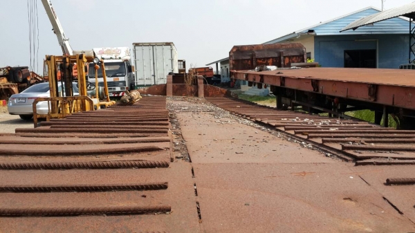 ขายหางโลเบตสามเพลา 2 หาง ราคา 150000 เป็นหางเก่านอก ราคา 190000 เป็นหางของอิตาเลี่ยนไทย