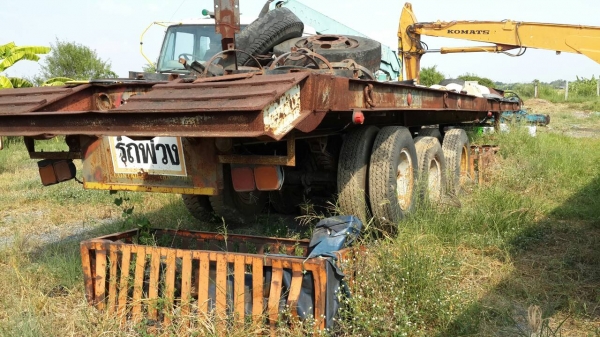 ขายหางโลเบตสามเพลา 2 หาง ราคา 150000 เป็นหางเก่านอก ราคา 190000 เป็นหางของอิตาเลี่ยนไทย