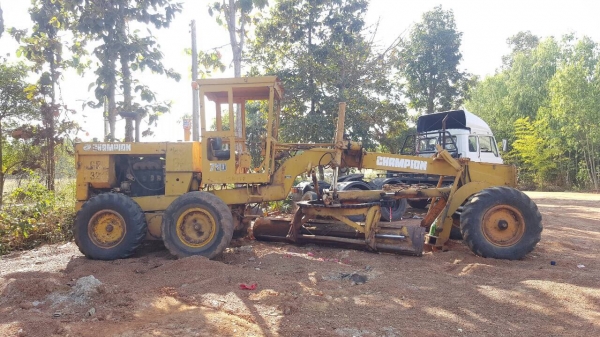 ขายรถเกรด CHAMPION 720 สภาพพร้อมใช้งาน เอกสารใบซื้อขาย ราคาต่อรองได้ครับ ขายรถเกรด CHAMPION 720 สภาพพร้อมใช้งาน เอกสารใบซื้อขาย ราคาต่อรองได้ครับ